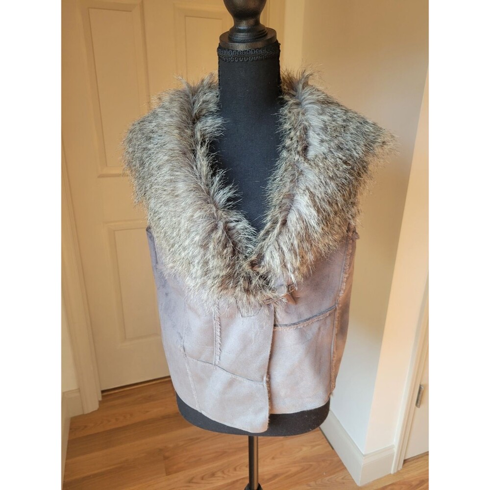 Altar'd State Gray Taupe Faux-Fur Collar Suede Vest Size L